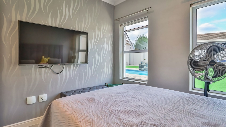 4 Bedroom Property for Sale in Dennegeur Western Cape